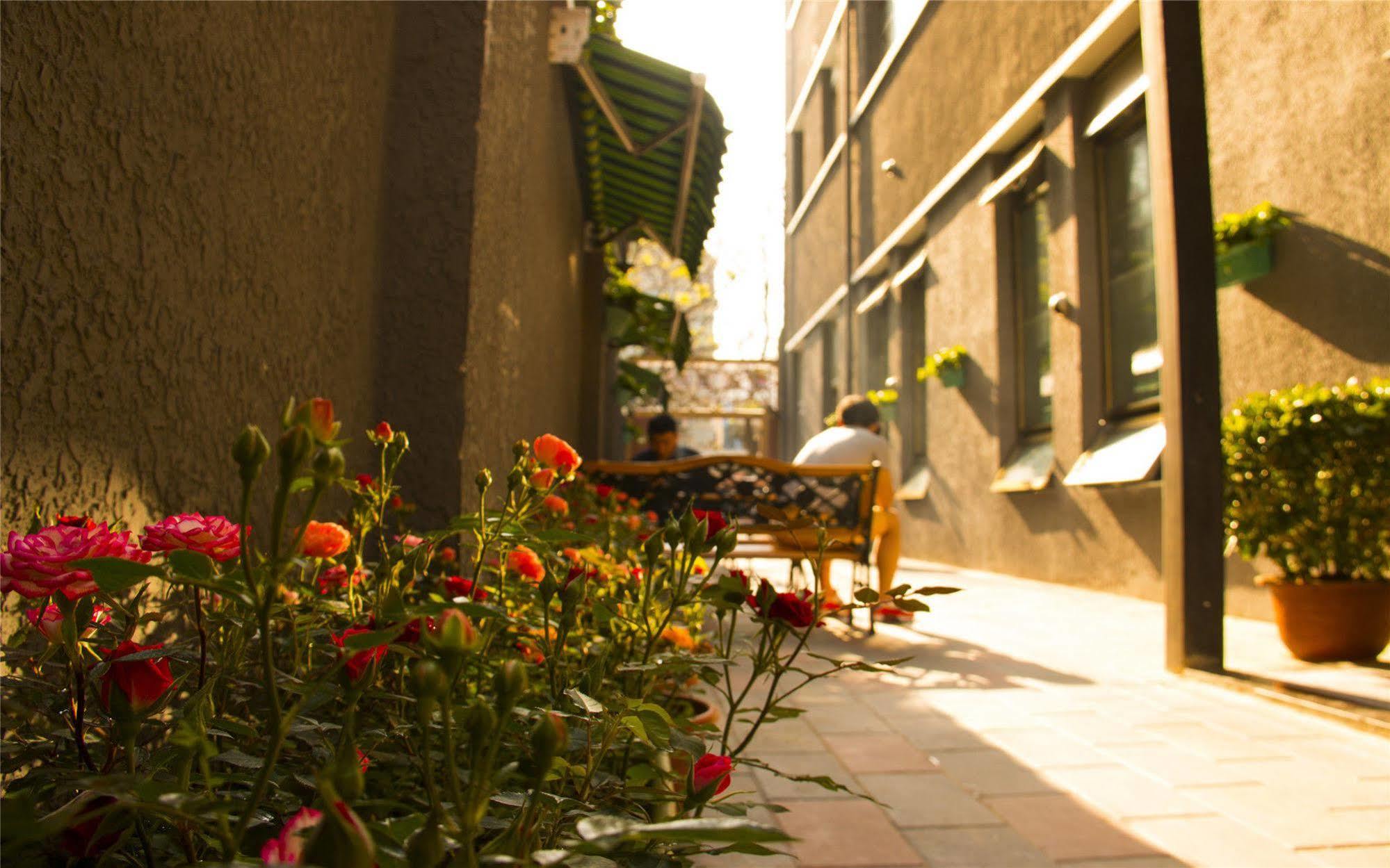 Beijing Sunrise Youth Hostel Beihai Branch Экстерьер фото